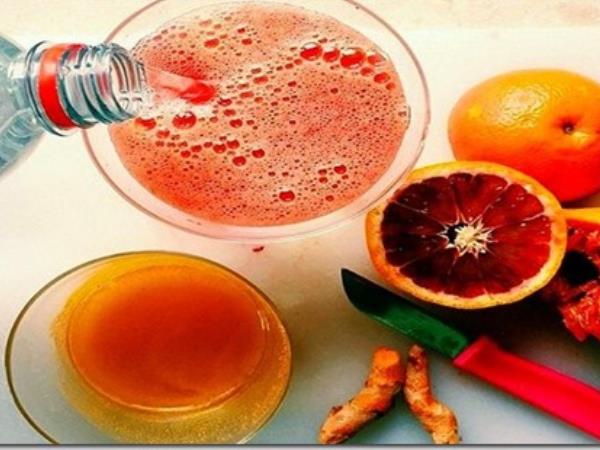 Zakaj bi morali vsak dan piti limonado s kurkumo?